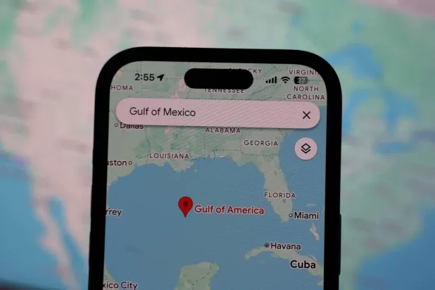 تطبيق خرائط غوغل يعرض صورة لخليج المكسيك بعد إعادة تسميته ليصبح «خليج أميركا» (أ.ف.ب)