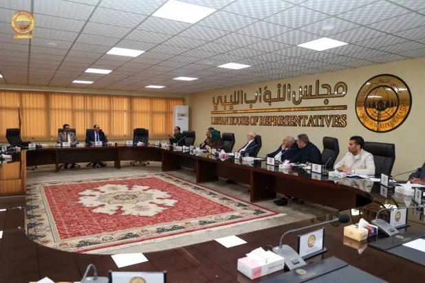 صورة وزعها مجلس النواب لاجتماع لجنة المسار التنفيذي في بنغازي مع المجلس الأعلى للدولة