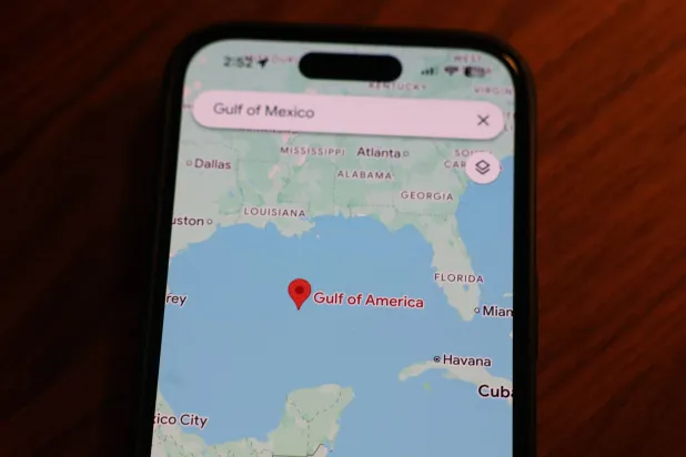 خريطة «غوغل» المحدثة تُظهر اسم خليج أميركا (أ.ف.ب)