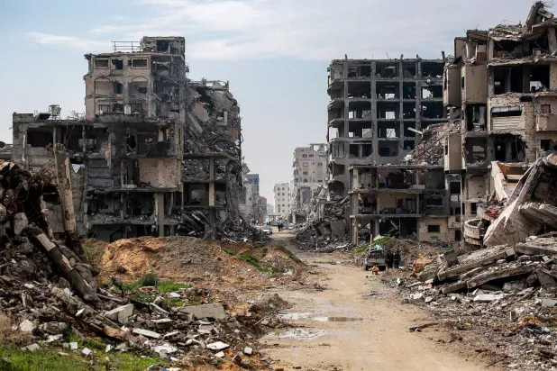 مبانٍ مدمرة في غرب بيت لاهيا شمال قطاع غزة (أ.ف.ب)