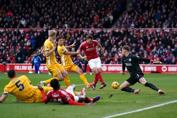 يمر كريس وود بفترة استثنائية ويقدم مستويات رائعة في الدوري الإنجليزي مع نوتنغهام فورست (ب.أ)