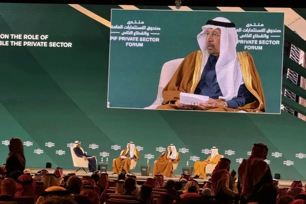 وزير الاستثمار السعودي المهندس خالد الفالح خلال كلمته في منتدى صندوق الاستثمارات العامة والقطاع الخاص (الشرق الأوسط)