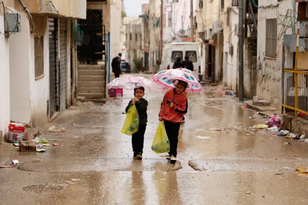 العمليات الإسرائيلية تسببت في تهجير 40 ألف فلسطيني حتى الآن بشمال الضفة الغربية (رويترز)