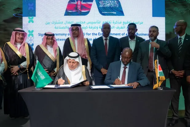 خلال توقيع اتفاقية الاستحواذ على ميناء باجامويو في تنزانيا (الشرق الأوسط)