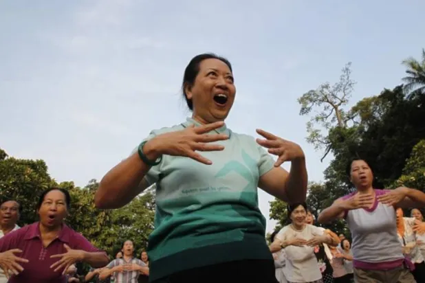 الدوبامين هو ناقل عصبي أساسي يشارك في نظام المكافأة بدماغنا ويلعب دوراً مركزياً في التحفيز (رويترز)