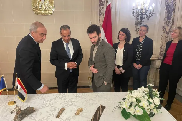 جانب من الآثار المصرية المضبوطة في فرنسا (وزارة الخارجية المصرية)