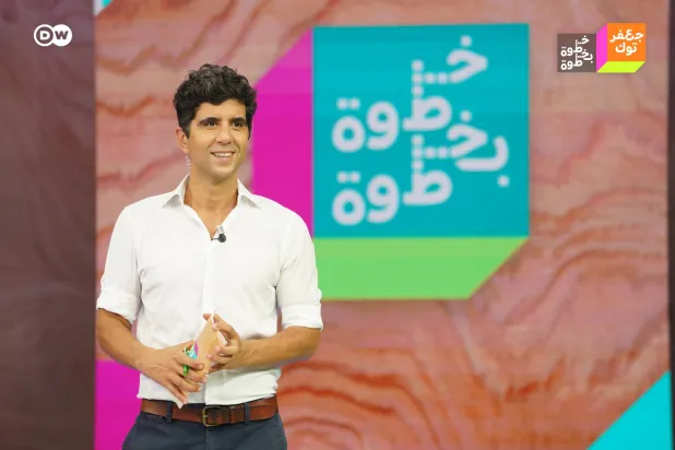 يرى في التعرُّف إلى الآخر وتقبّله تعرُّفاً إلى النفس وصَقْلها (صور جعفر عبد الكريم)