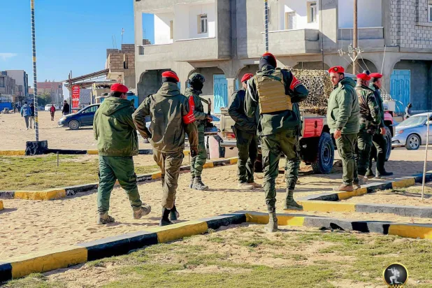 جانب من القوات التي تباشر تأمين القطرون في الجنوب (شعبة الإعلام الحربي)