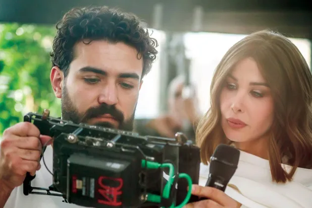 يخرج سركيس في {طول عمري نجمة} عن المألوف والتقليدي (ريشا سركيس)