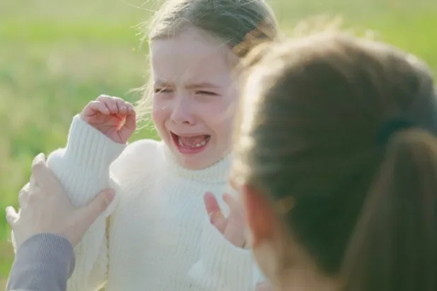 يُعد الغضب أحد أكثر المشاعر تعقيداً التي يواجهها الأطفال (سيكولوجي توداي)