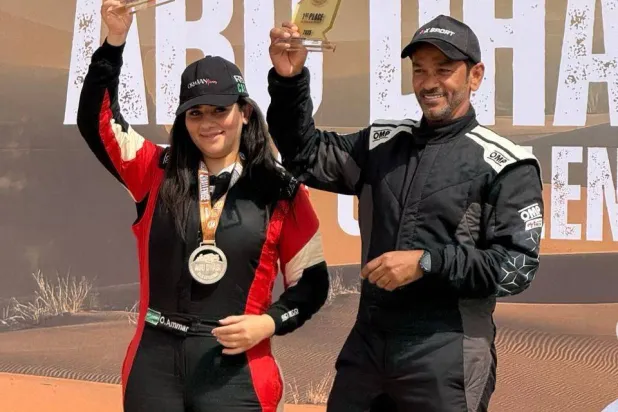 أرجوان وملاحها الكندي خلال التتويج بعد إحدى السباقات (الشرق الأوسط)