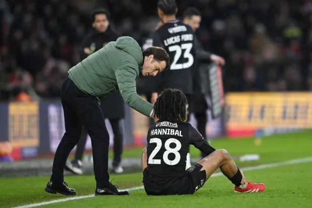 التونسي حنبعل المجبري خلال مباراة فريقه بيرنلي (رويترز)