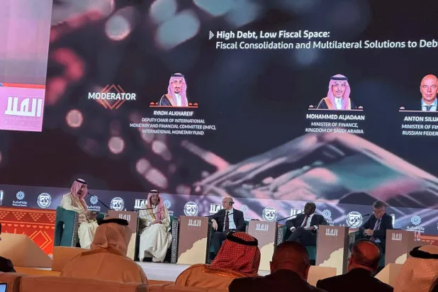جانب من إحدى جلسات «مؤتمر العلا لاقتصادات الأسواق الناشئة» بحضور وزير المالية السعودي ونظيره الروسي (الشرق الأوسط)
