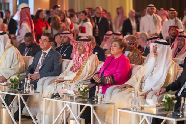 مديرة صندوق النقد الدولي كريستالينا غورغييفا ووزير المالية السعودي محمد الجدعان (مؤتمر العُلا)