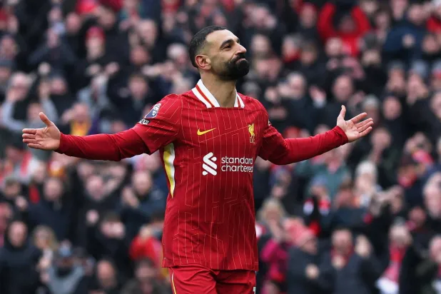 محمد صلاح يحتفل بهدف الفوز في مرمى ولفرهامبتون (رويترز)