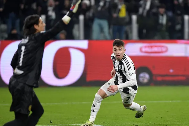 البرتغالي فرانشيسكو كونسيساو يحتفل بهدف الفوز في مرمى انتر (رويترز)