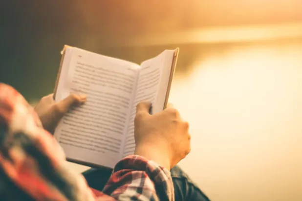 كتابات أجاثا كريستي تزج بين الجريمة والرومانسية (غيتي)