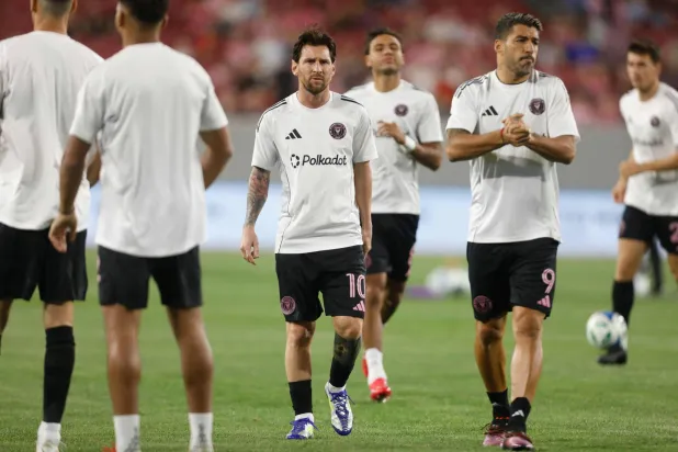 المباراة تأجلت لـ24 ساعة (أ.ف.ب)