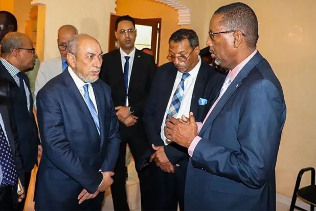 وزير العدل خلال زيارته للمحكمة المختصة في قضايا العبودية والاتجار بالبشر والهجرة غير النظامية (الوكالة الموريتانية للأنباء)