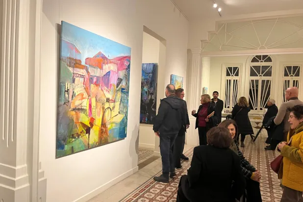 مشاعر الحنين إلى الوطن وذكريات الطفولة في أعمال غادة جمّال (الشرق الأوسط)