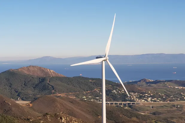 مروحة لتوليد الطاقة من الرياح في مشروع السويس للطاقة (الموقع الإلكتروني لـ«أكوا باور»)