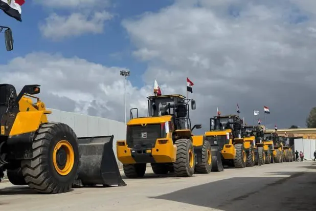 معدات ثقيلة تبدأ دخول قطاع غزة من معبر رفح بعد نجاح جهود الوسطاء (الشرق الأوسط)