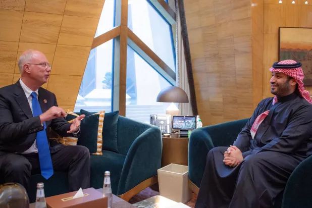 ولي العهد السعودي خلال استقباله رئيس صندوق الاستثمارات الروسي في الرياض (واس)