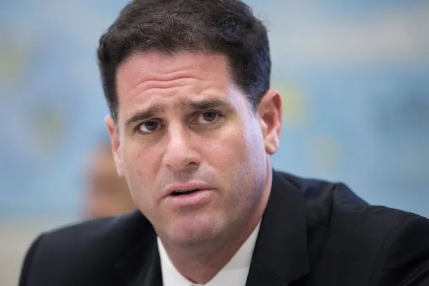 وزير الشؤون الاستراتيجية الإسرائيلي رون ديرمر (أرشيفية - رويترز)