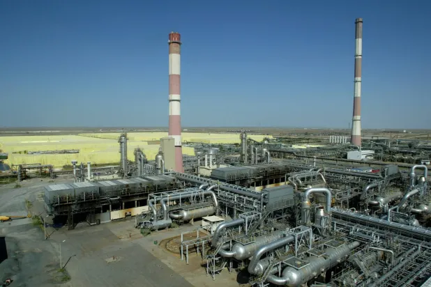 مصفاة النفط والغاز التابعة لشركة «تنغيزشيفرويل» في حقل تنغيز النفطي غرب كازاخستان (رويترز)