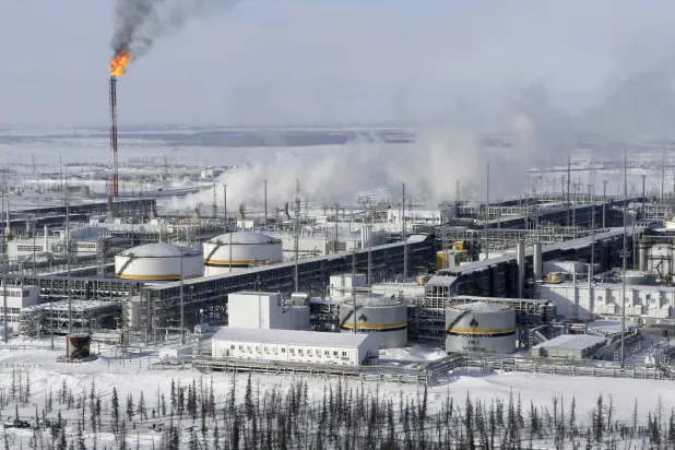 مصفاة لتكرير النفط في روسيا (رويترز)