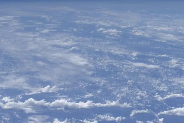 الانخفاض الشديد في مستويات الأكسجين في الغلاف الجوي قد يخنق معظم أشكال الحياة على الأرض (رويترز)