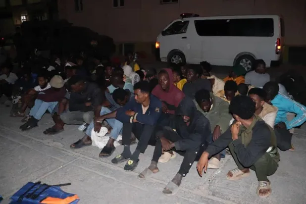 من عملية سابقة لضبط مهاجرين في صبراتة الليبية قبل تهريبهم إلى أوروبا (مديرية أمن صبراتة)