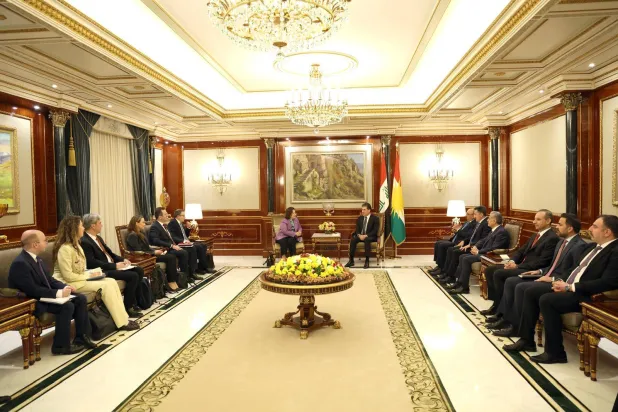 جانب من مباحثات رئيس إقليم كردستان العراق نيجيرفان بارزاني مع نائبة وزير خارجية تركيا في أربيل الأربعاء (الخارجية التركية)