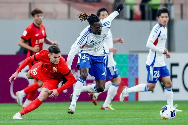 سجل أساهي يونكا وجون أمانو هدفين في 4 دقائق من الشوط الثاني (أ.ف.ب)