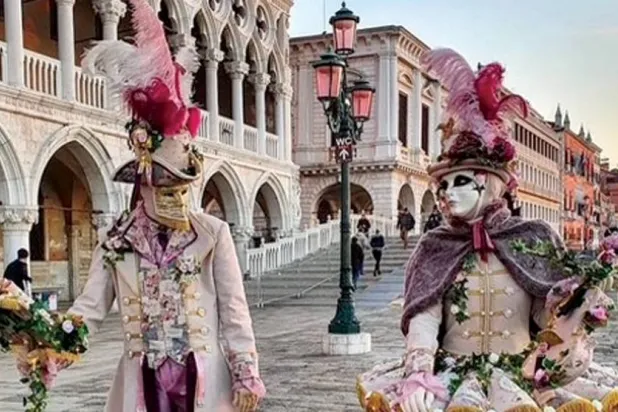 ملابس رائعة التصميم (إنستغرام)