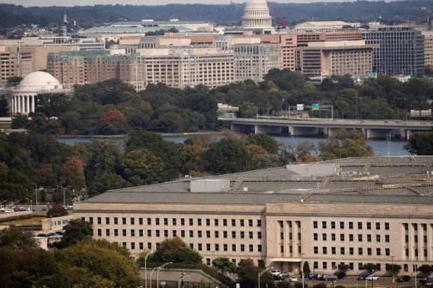 أبلغ وزير الدفاع بيت هيغسيث البنتاغون بإجراء اقتطاعات كبيرة في الميزانية (أرشيفية)