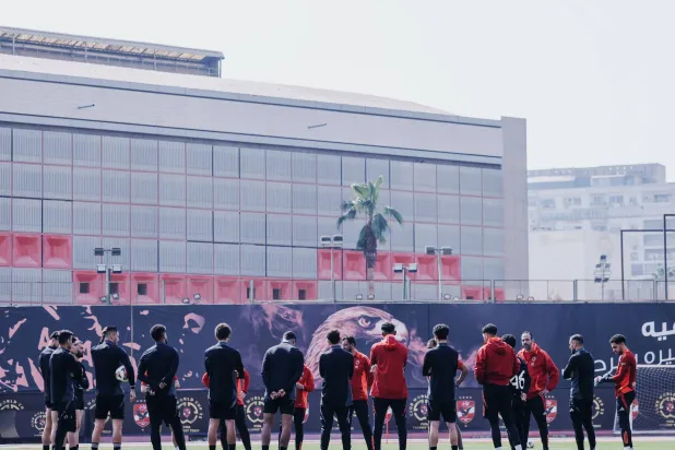جانب من تدريبات الفريق استعداداً للديربي (النادي الأهلي)