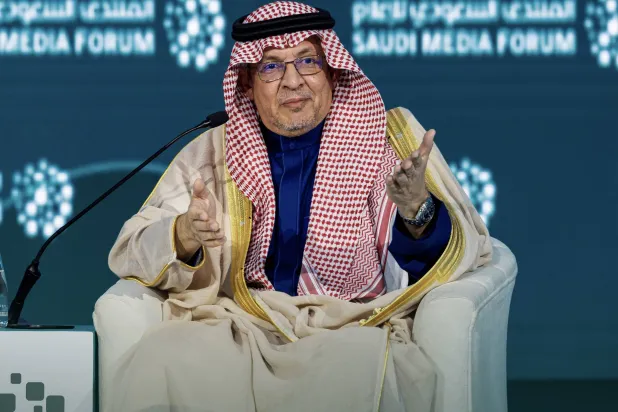 رئيس لجنة برنامج التحوّل الوطني محمد التويجري خلال الجلسة (المنتدى)