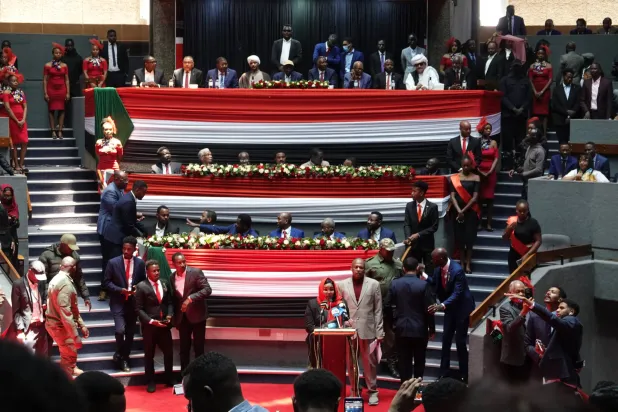 صورة ملتقطة في 18 فبراير 2025 في نيروبي عاصمة كينيا تظهر ممثلين عن جماعات سياسية وعسكرية سودانية لتشكيل حكومة موازية للحكومة السودانية وذلك في المناطق التي تسيطر عليها «قوات الدعم السريع» في السودان (د.ب.أ)