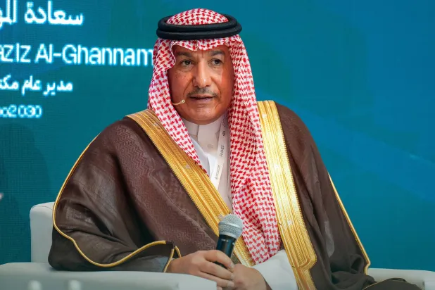 المهندس عبد العزيز الغنام يتحدث خلال الجلسة الحوارية (المنتدى السعودي للإعلام)