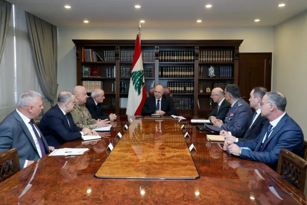 صورة من الاجتماع الأمني الذي ترأسه اليوم الرئيس جوزيف عون في قصر بعبدا الرئاسي شرق بيروت (صفحة الرئاسة اللبنانية على «إكس»)
