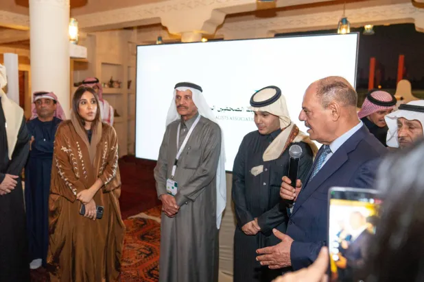 قيادات إعلامية سعودية وعربية خلال تدشين شعار الهيئة الجديد (الشرق الأوسط)