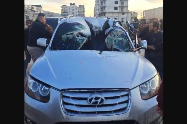 السيارة المستهدفة التابعة للقيادي وسيم بيرقدار في سوريا (حساب القيادة المركزية الأميركية على «إكس»)