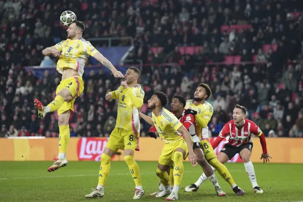 يوفنتوس يسعى لتجاوز أحزانه الأوروبية بعد الهزيمة من آيندهوفن (أ.ب)