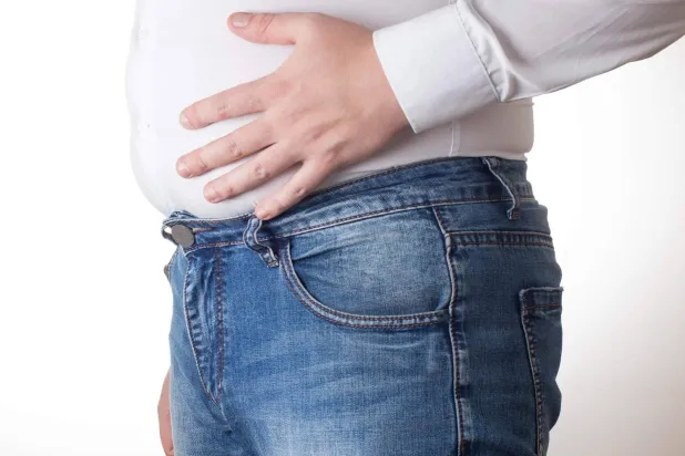 يسبب الانتفاخ أحساساً بعدم الراحة أو الألم (أرشيفية)