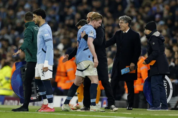 دي بروين تم استبداله في مباراة الذهاب أمام ريال مدري وبقى على مقاعد البدلاء في مباراة الأياب (رويترز)