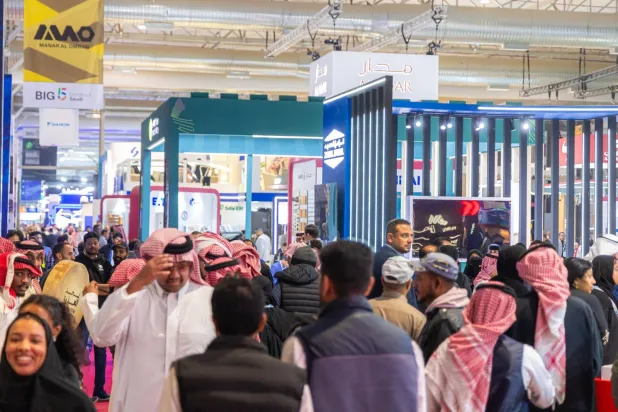 جانب من الحضور في «بيغ 5 كونستركت» (الشرق الأوسط)