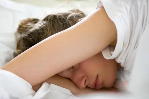 النوم يمكن أن يصبح أكثر صعوبة مع التقدم بالعمر (أرشيفية - أ.ف.ب)