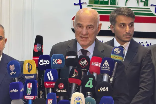 وزير الموارد المائية عون ذياب خلال المؤتمر الصحافي الأحد (وكالة الأنباء العراقية)