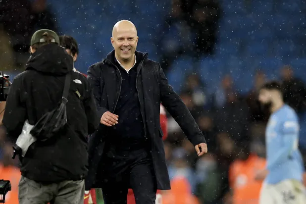 الهولندي أرني سلوت مدرب ليفربول (إ.ب.أ)